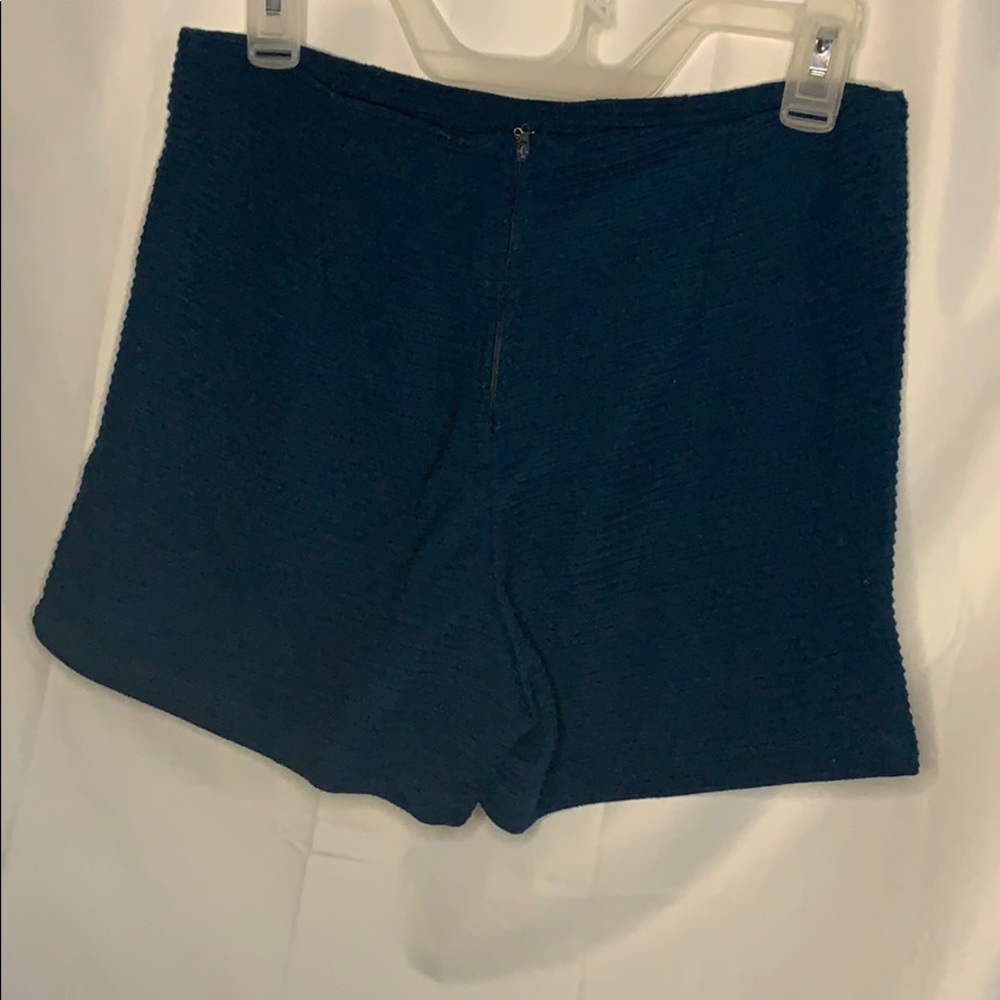 Mini shorts - Picture 2 of 2
